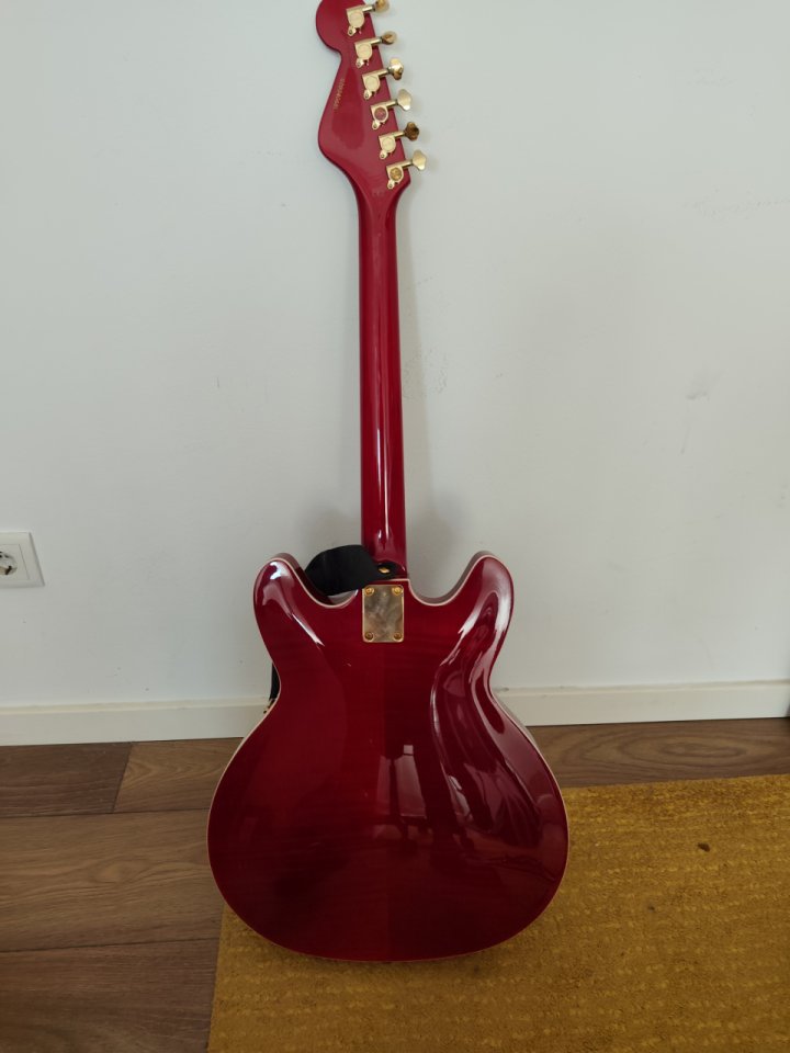 Hagstrom '67 Viking II Wild Cherry Transparent de segunda mano · Foto 3 de 3 · Barcelona · 700 €