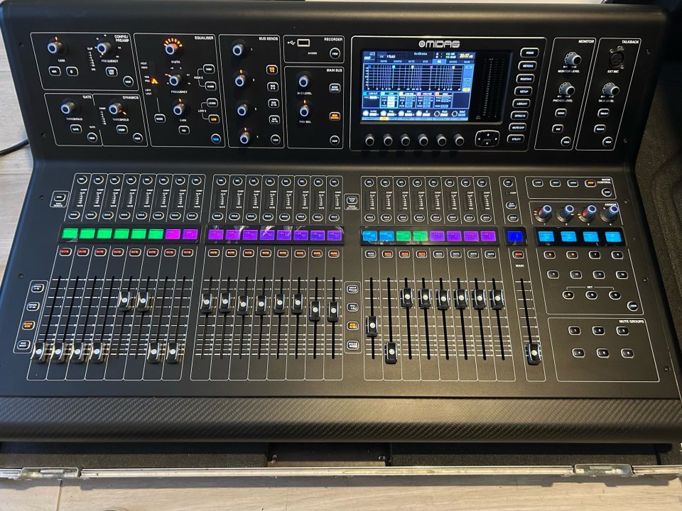 Mesa de mezclas Midas M32