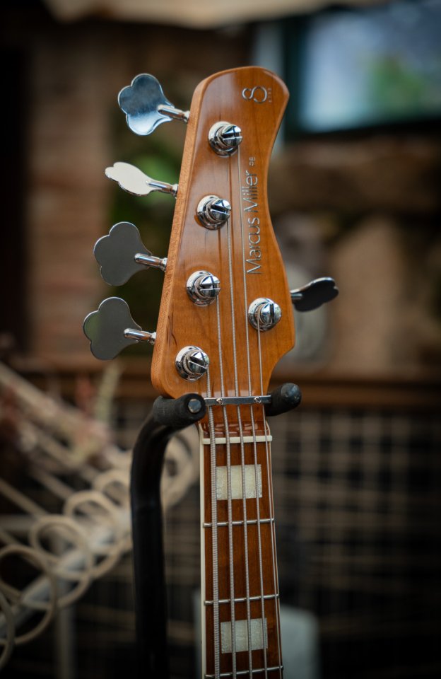 Sire Marcus Miller P8 5-String Bass – Ash – IMPOLUTO
