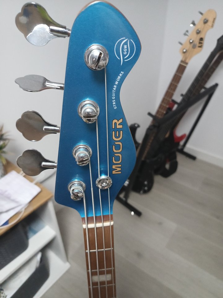 Mooer MBJ410 Bass Metal Blue de segunda mano · Foto 3 de 5 · Granada · 200 €