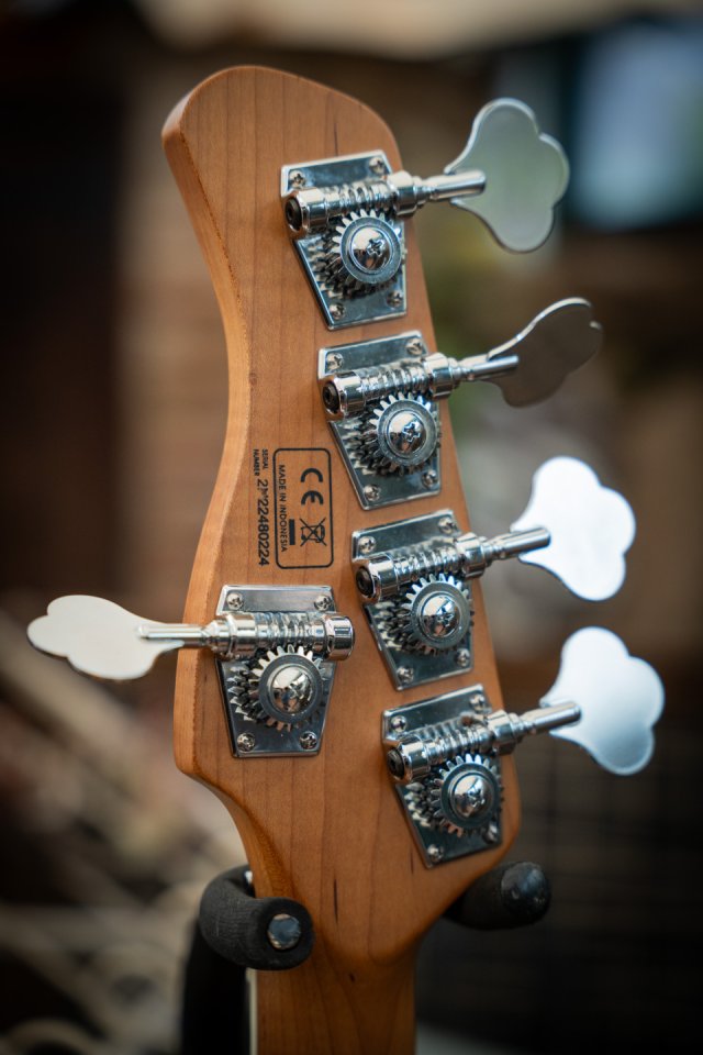 Sire Marcus Miller P8 5-String Bass – Ash – IMPOLUTO