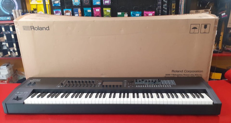Roland Fantom 8