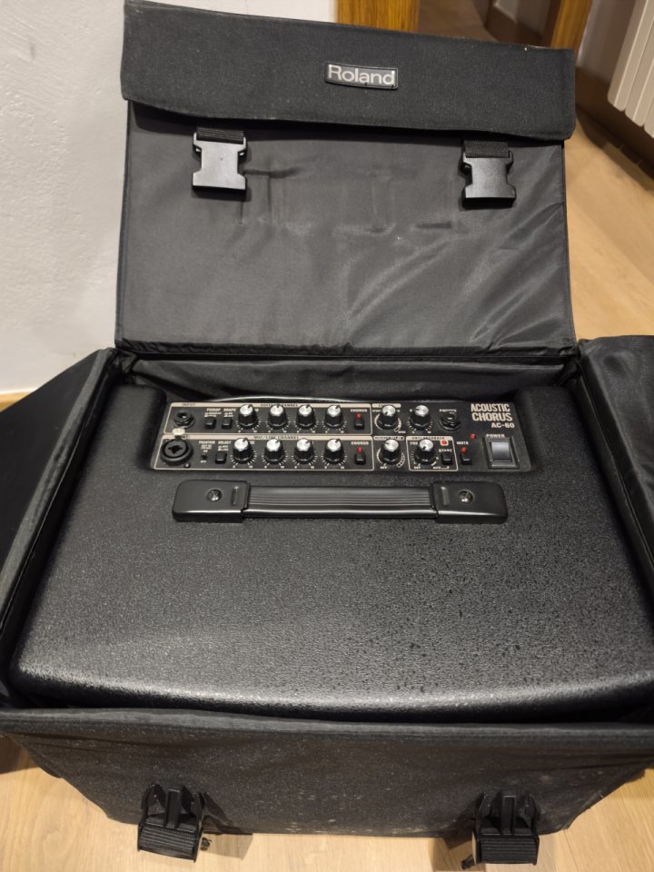Roland ac60 acústico de segunda mano · Foto 2 de 4 · Barcelona · 350 €