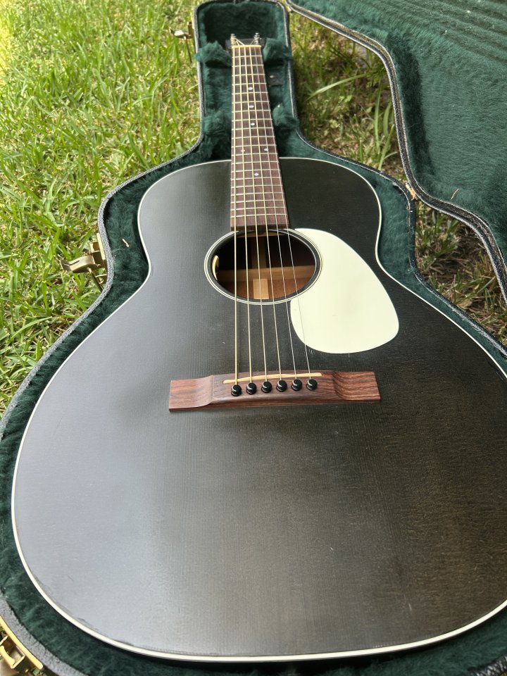 Rebaja! Guitarra acústica Martin 00-17S Black smoke con LR BAGGS