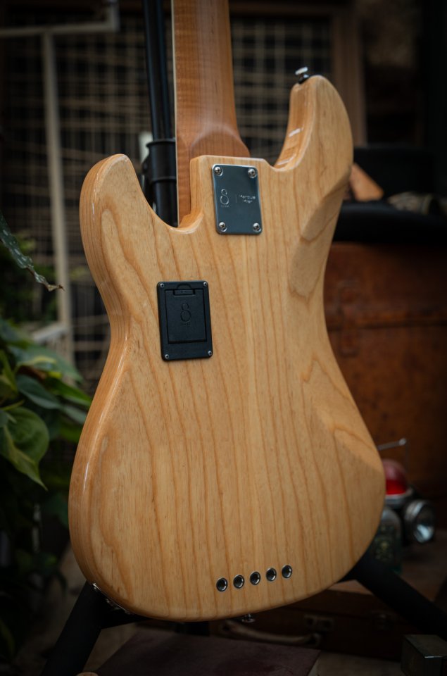 Sire Marcus Miller P8 5-String Bass – Ash – IMPOLUTO