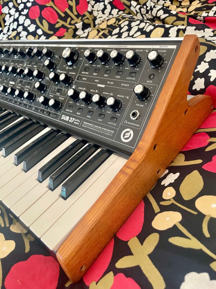 Moog Sub 37 de segunda mano · Foto 3 de 10 · Madrid · 1999 €