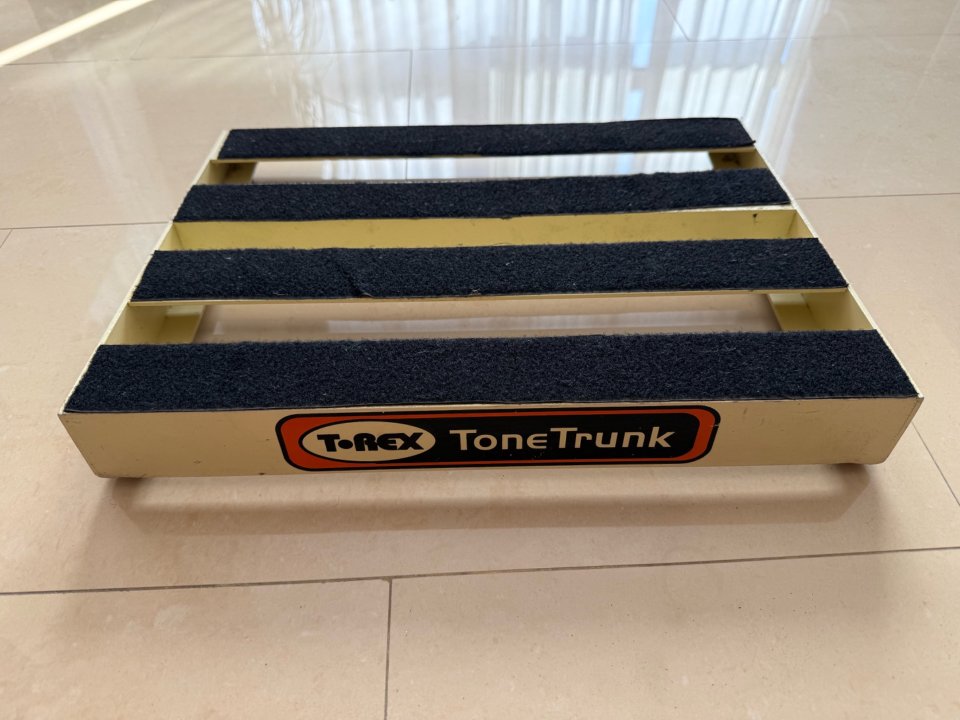 Pedalera T-Rex ToneTrunk 42 + funda original de segunda mano · Foto 1 de 10 · Pontevedra · 68 €