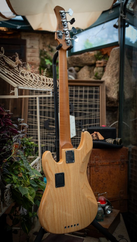 Sire Marcus Miller P8 5-String Bass – Ash – IMPOLUTO