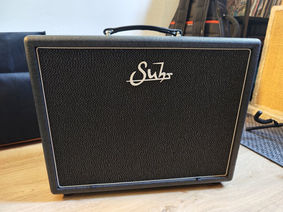 Pantalla Suhr 1x12 - Celestion V30 8ohms inglés de segunda mano · Foto 1 de 10 · Barcelona · 500 €