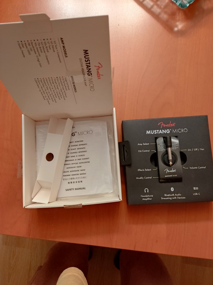 Fender Mustang Micro de segunda mano · Foto 3 de 4 · Valencia · 75 €