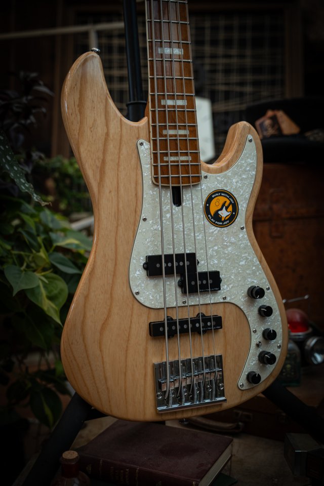 Sire Marcus Miller P8 5-String Bass – Ash – IMPOLUTO