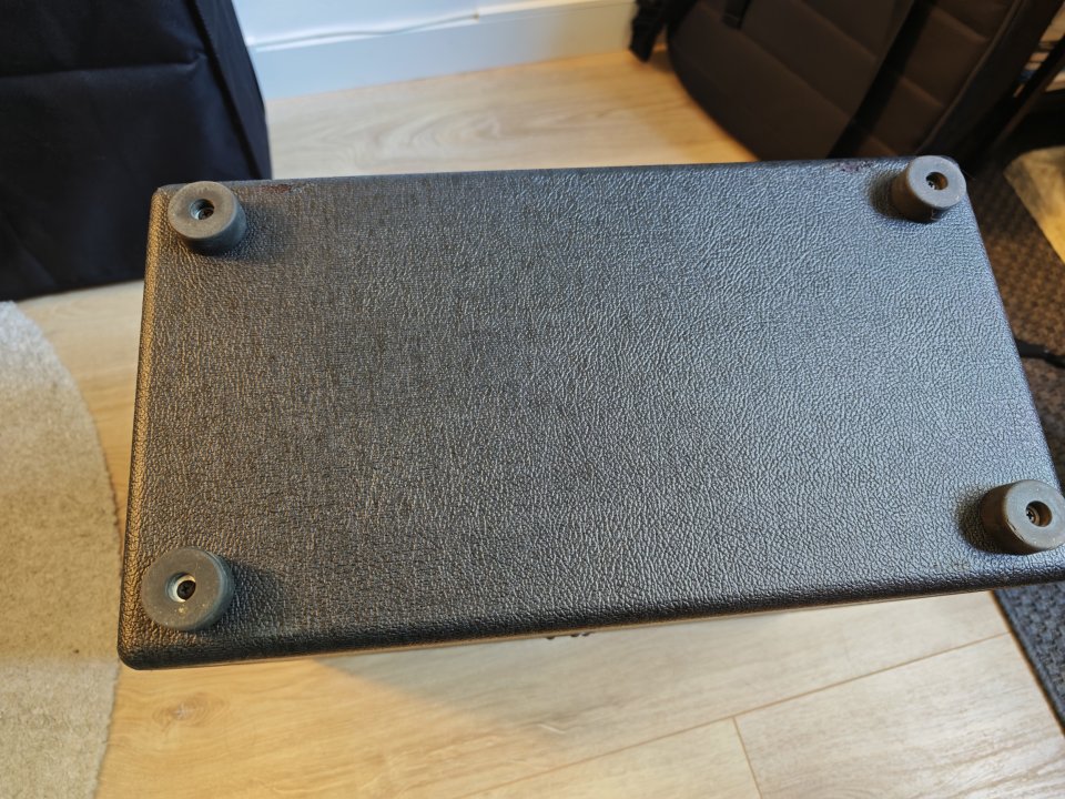 Pantalla Suhr 1x12 - Celestion V30 8ohms inglés de segunda mano · Foto 8 de 10 · Barcelona · 500 €