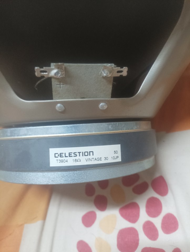 V30 celestion de segunda mano · Foto 2 de 3 · Tarragona · 100 €