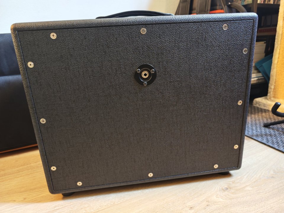 Pantalla Suhr 1x12 - Celestion V30 8ohms inglés de segunda mano · Foto 5 de 10 · Barcelona · 500 €