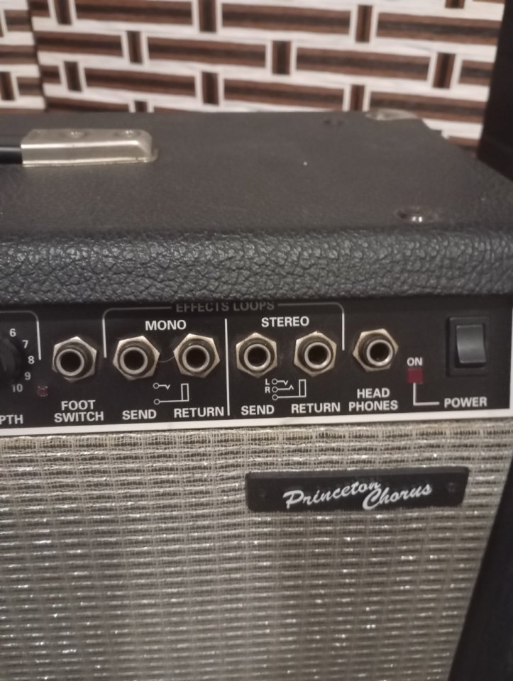 Fender Princeton Stereo Chorus Black Knob de segunda mano · Foto 2 de 10 · Girona · 250 €