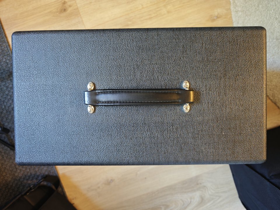 Pantalla Suhr 1x12 - Celestion V30 8ohms inglés de segunda mano · Foto 4 de 10 · Barcelona · 500 €