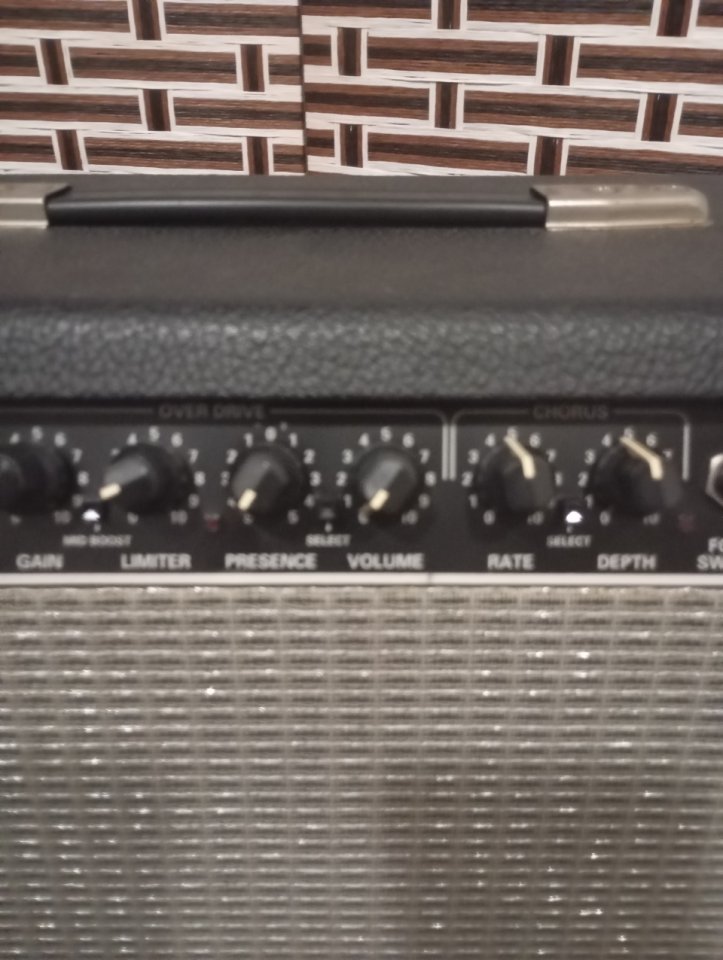 Fender Princeton Stereo Chorus Black Knob de segunda mano · Foto 3 de 10 · Girona · 250 €