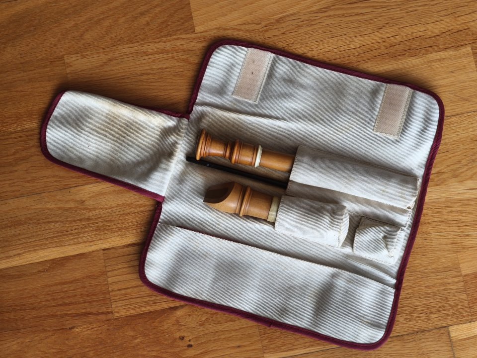 Flauta de pico antigua Moeck de madera con estuche de segunda mano · Foto 1 de 3 · Barcelona · 48 €