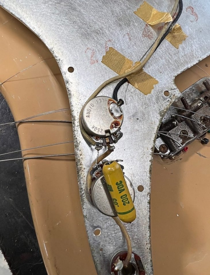 1959 Fender Music Master Desert Sand de segunda mano · Foto 8 de 10 · Valencia · 3900 €