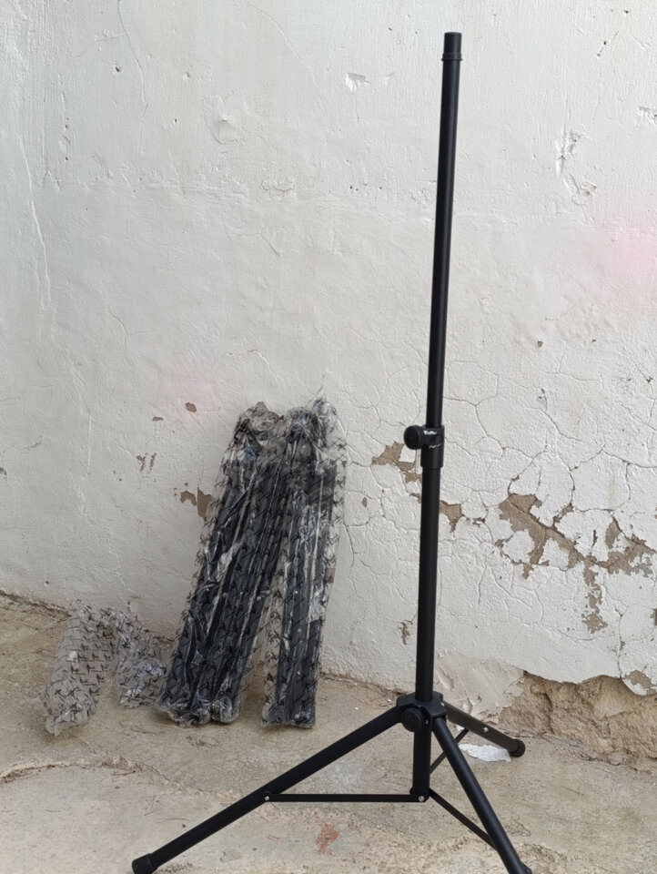 O CAMBIO POR ALGO INTERESANTE!!!!Soportes pie Altavoces (sin uso y profesionales) Regalo 2 atriles plegables