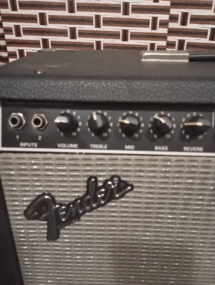 Fender Princeton Stereo Chorus Black Knob de segunda mano · Foto 4 de 10 · Girona · 250 €