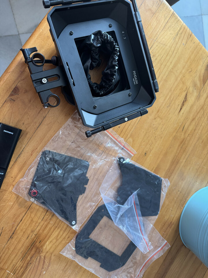 Maleta mattebox , filtros más accesorios por guitarra Jazzmaster …..