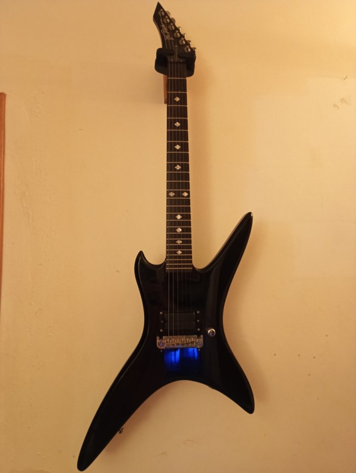 B.C. Rich Chuck Schuldiner Tribute Stealth (Corea, 2008) de segunda mano · Foto 1 de 5 · Madrid · 1200 €
