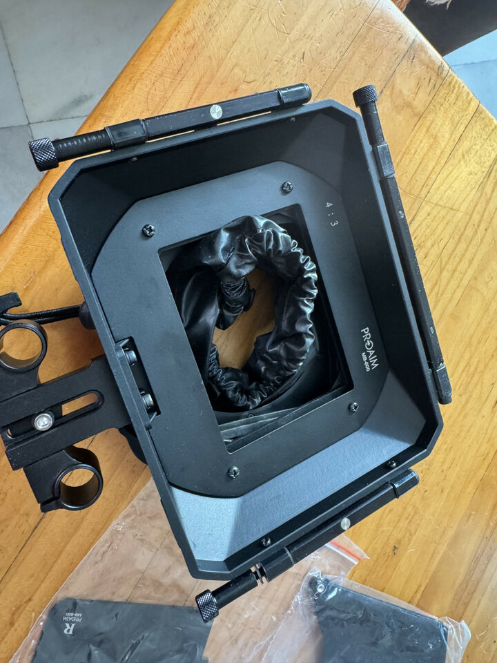 Maleta mattebox , filtros más accesorios por guitarra Jazzmaster …..