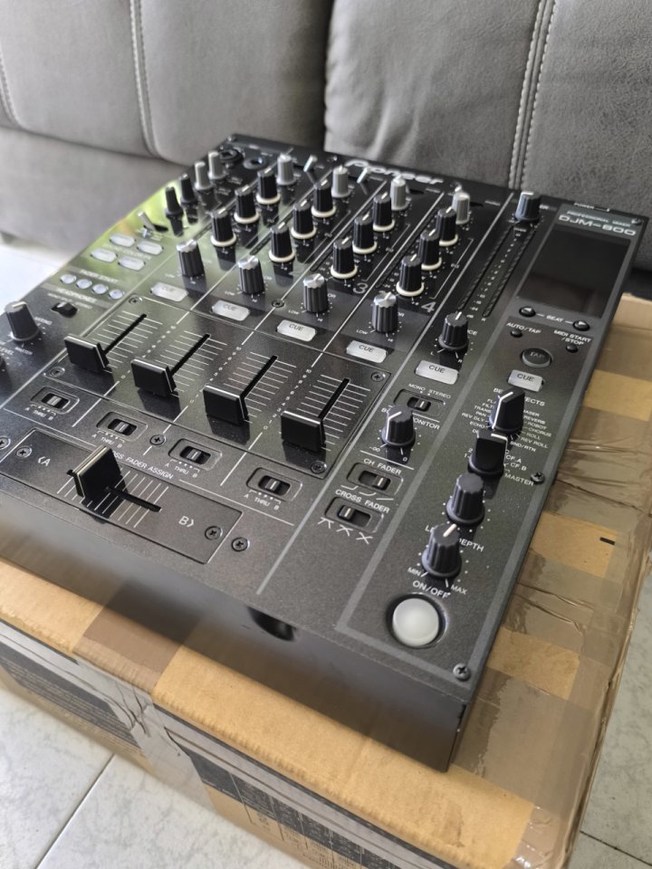 Pioneer DJM-800 Impecable + Caja Original de segunda mano · Foto 2 de 10 · Lugo · 600 €