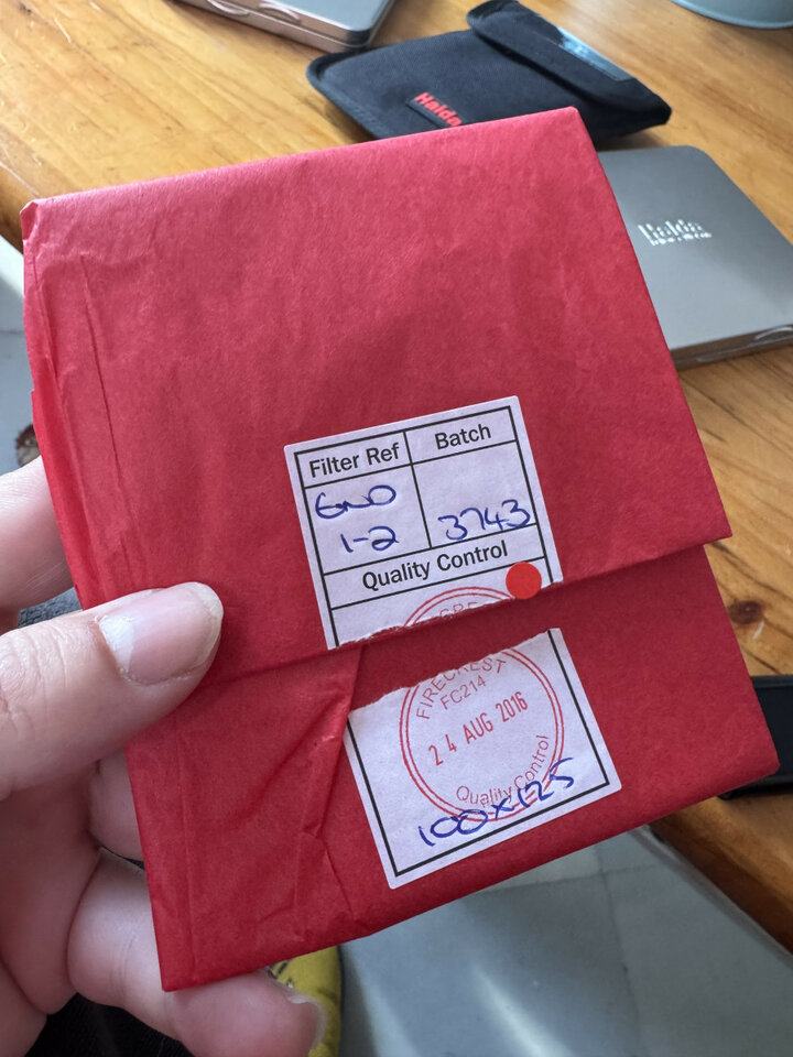 Maleta mattebox , filtros más accesorios por guitarra Jazzmaster …..