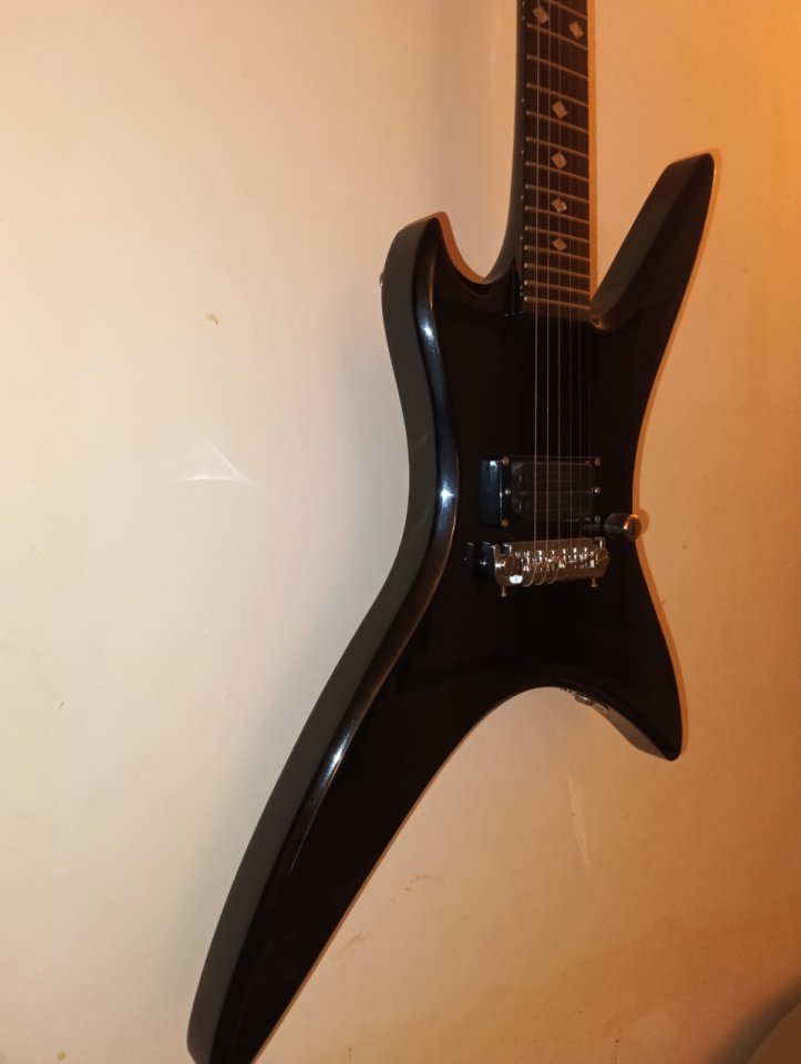 B.C. Rich Chuck Schuldiner Tribute Stealth (Corea, 2008) de segunda mano · Foto 3 de 5 · Madrid · 1200 €