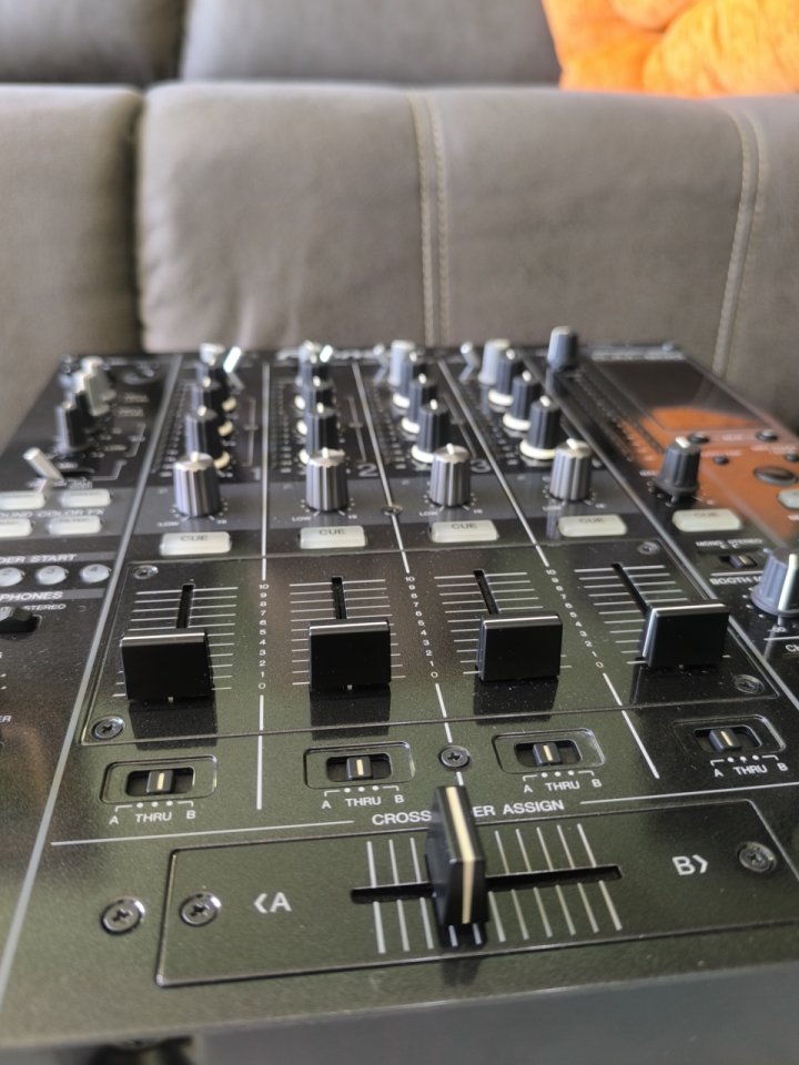 Pioneer DJM-800 Impecable + Caja Original de segunda mano · Foto 3 de 10 · Lugo · 600 €