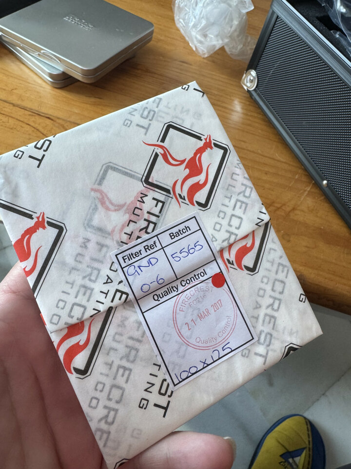 Maleta mattebox , filtros más accesorios por guitarra Jazzmaster …..