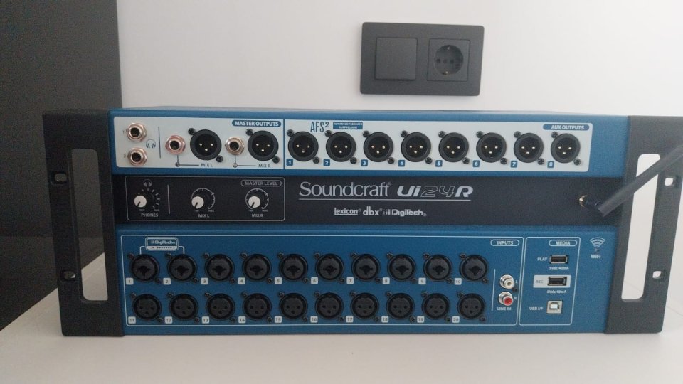 Vendo Soundcraft Ui24R
