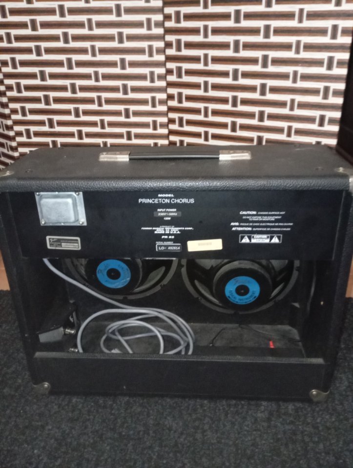 Fender Princeton Stereo Chorus Black Knob de segunda mano · Foto 9 de 10 · Girona · 250 €