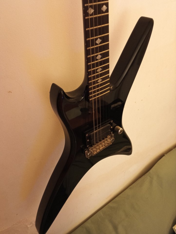 B.C. Rich Chuck Schuldiner Tribute Stealth (Corea, 2008) de segunda mano · Foto 4 de 5 · Madrid · 1200 €