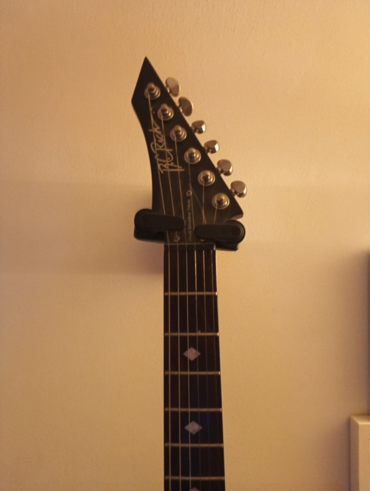 B.C. Rich Chuck Schuldiner Tribute Stealth (Corea, 2008) de segunda mano · Foto 5 de 5 · Madrid · 1200 €