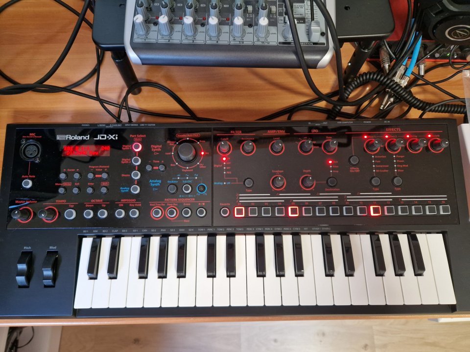 Roland JD-XI de segunda mano · Foto 2 de 7 · Madrid · 400 €
