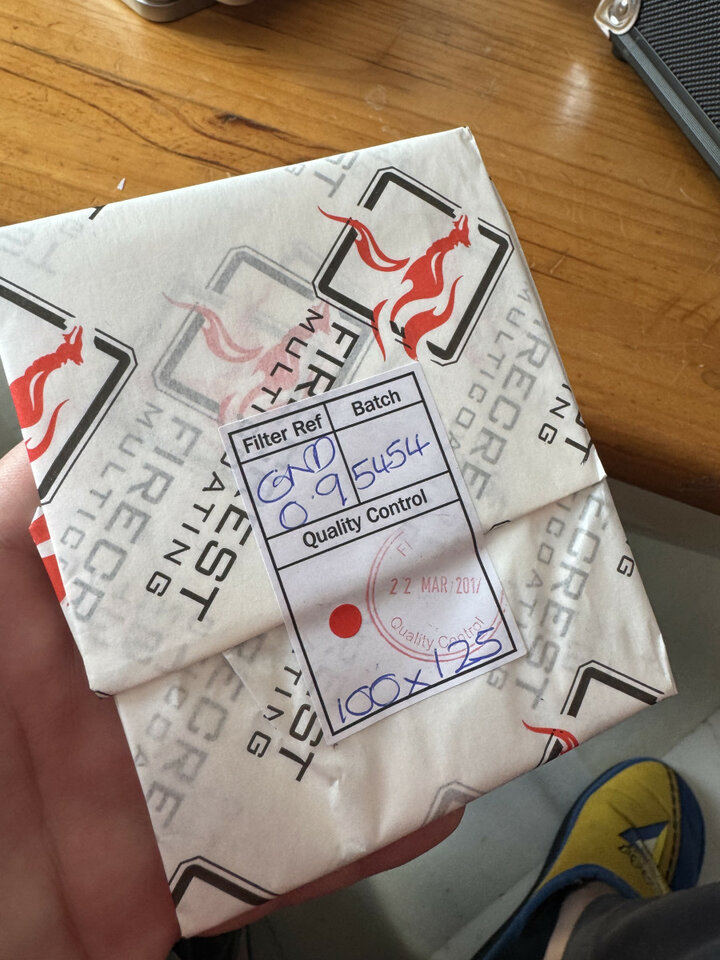 Maleta mattebox , filtros más accesorios por guitarra Jazzmaster …..