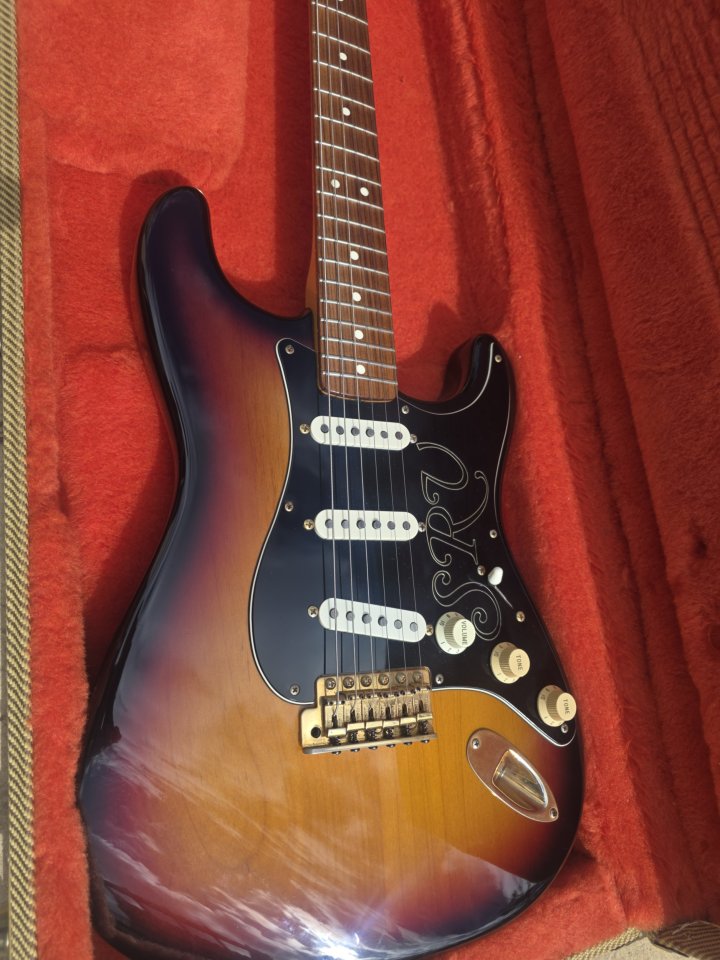 Fender SRV Stratocaster artist model 1997 de segunda mano · Foto 1 de 10 · Alicante · 1800 €