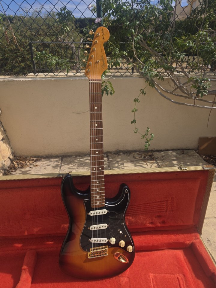 Fender SRV Stratocaster artist model 1997 de segunda mano · Foto 2 de 10 · Alicante · 1800 €