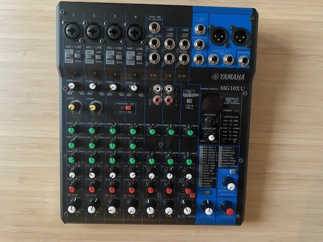 Mesa de mezclas Yamaha MG10 XU