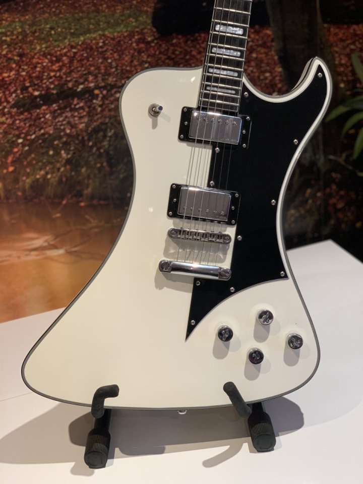Guitarra Eléctrica Hagstrom Fantomen blanca + Estuche