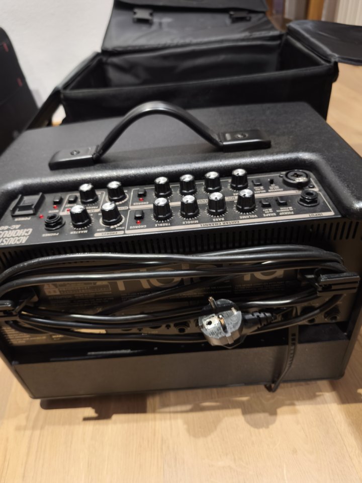 Roland ac60 acústico de segunda mano · Foto 4 de 4 · Barcelona · 350 €