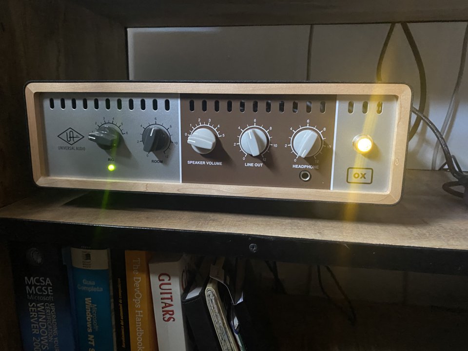 Fender Deluxe Reverb 65 RI + UA OX Box de segunda mano · Foto 2 de 3 · Illes Balears · 1700 €