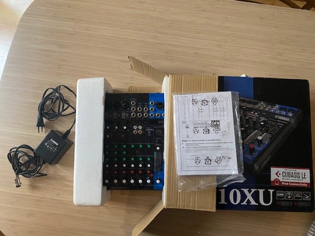 Mesa de mezclas Yamaha MG10 XU