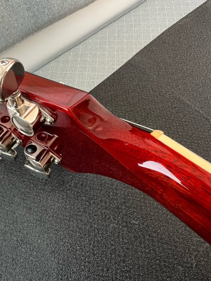 Vendo/cambio Gibson Les Paul Standard 60s Unburst (2020) de segunda mano · Foto 9 de 9 · Alicante · 2100 €