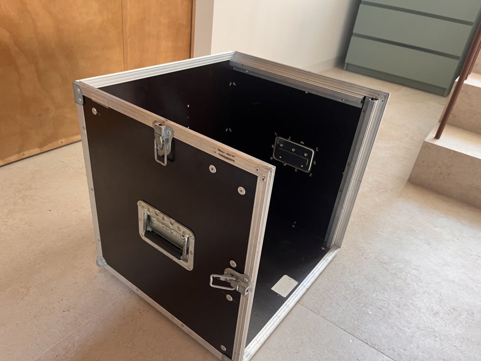 Rack 10U con apertura frontal y superior de segunda mano · Foto 2 de 5 · Cádiz · 145 €