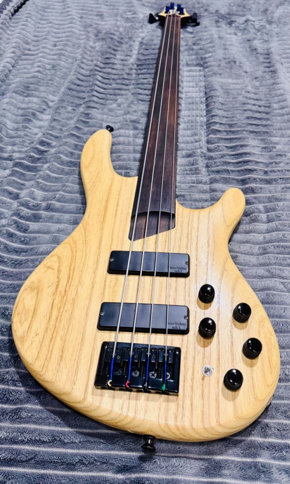 Cort B4 Plus Fretless AS Open Pore Natural de segunda mano · Foto 1 de 7 · SC Tenerife · 400 €