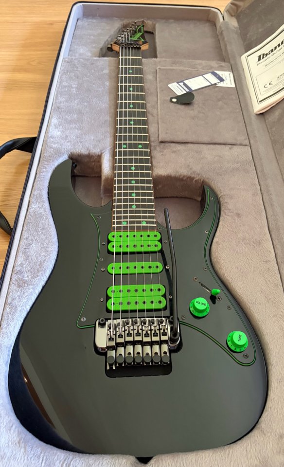 Ibanez Universe UV70P de segunda mano · Foto 3 de 9 · Barcelona · 995 €